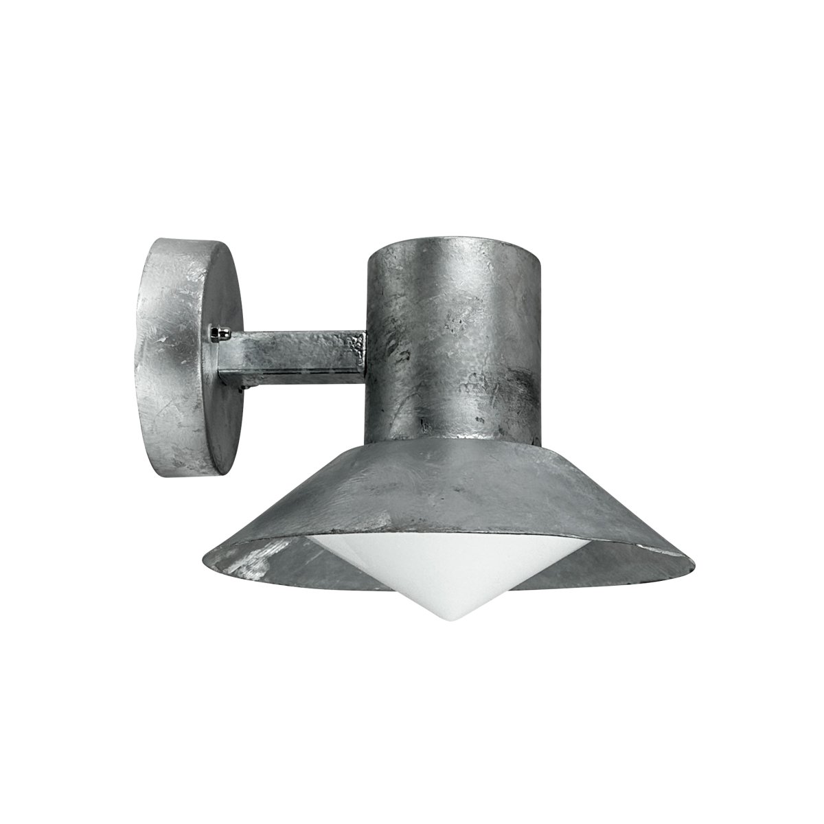 Venice Galvanisé lampe d’extérieur De Dyberg Larsen - Med fokus p&aring; kvalitet och h&aring;llbarhet &auml;r den ett perfekt val f&ouml;r att lysa upp ditt hem med en exklusiv touch av dansk design.