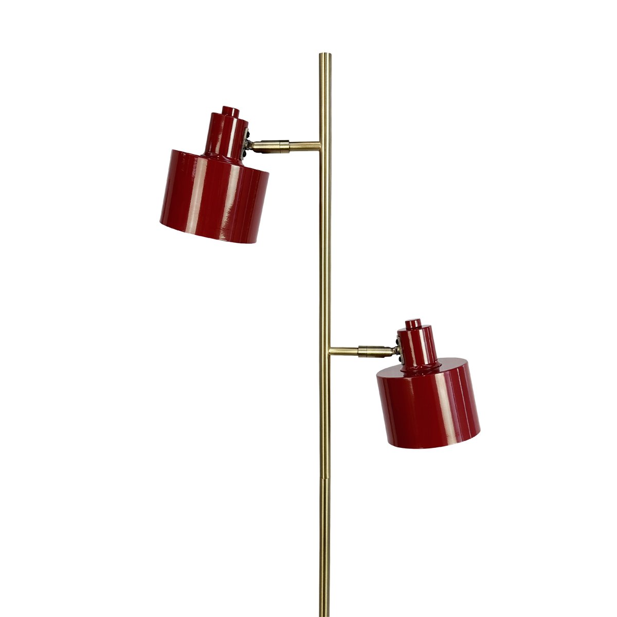 Ocean ROUGE lampadaire De Dyberg Larsen - Den handpolerade m&auml;ssingsstommen kan luta upp och ner och ger varje lampa en unik f&auml;rgvariation.