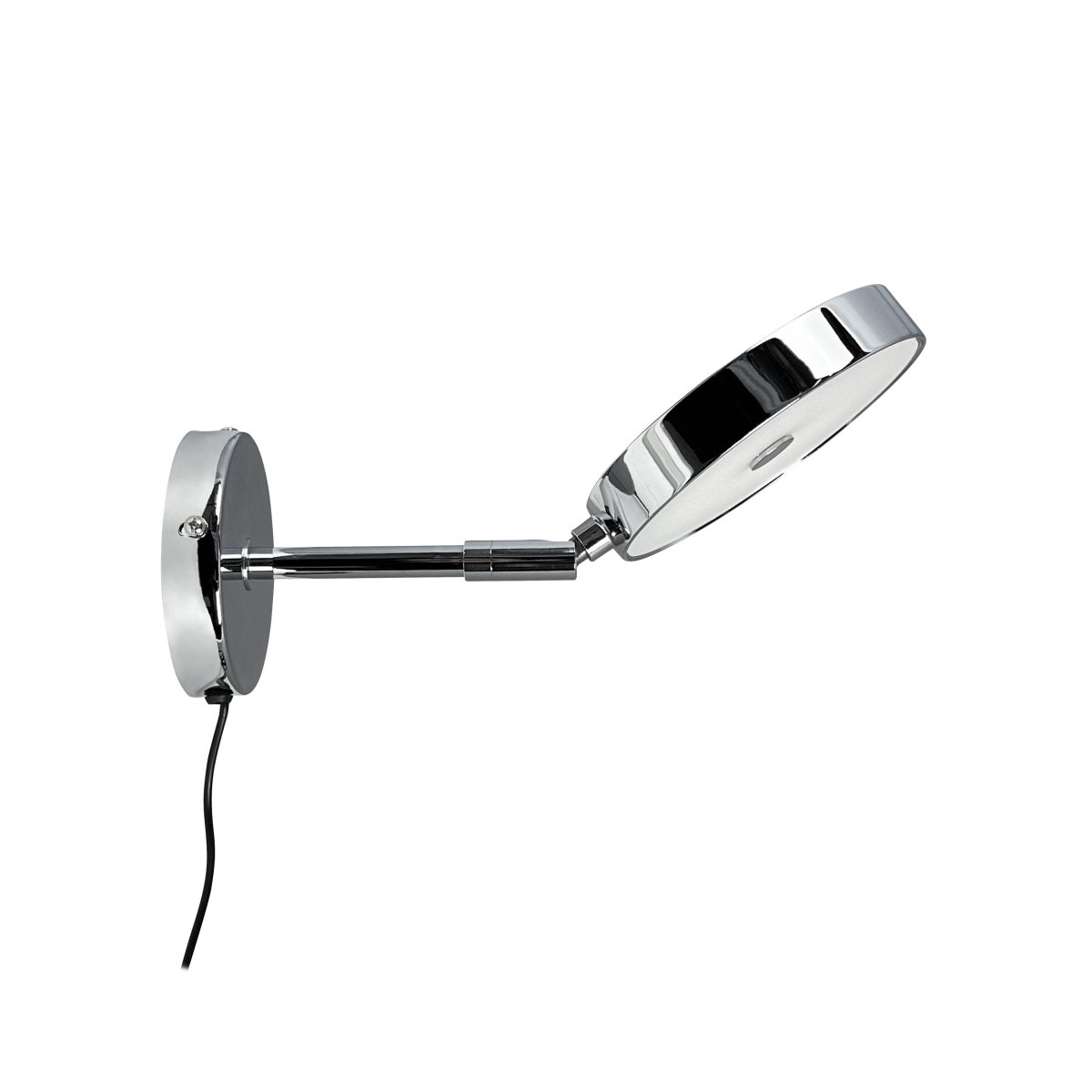 Starlight Chrome lampe de lecture De Dyberg Larsen - En stilren och praktisk v&auml;gglampa &ndash; perfekt vid s&auml;ngen i sovrummet eller som st&auml;mningsbelysning i vardagsrummet eller hallen.