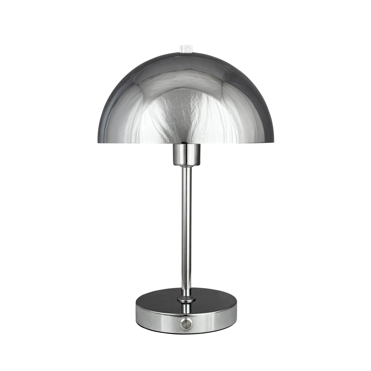 Stockholm 30cm Chrome portable De Dyberg Larsen - Den har en praktisk str&ouml;mindikator &ndash; gr&ouml;nt ljus vid full laddning och r&ouml;tt vid l&aring;g batteriniv&aring;.