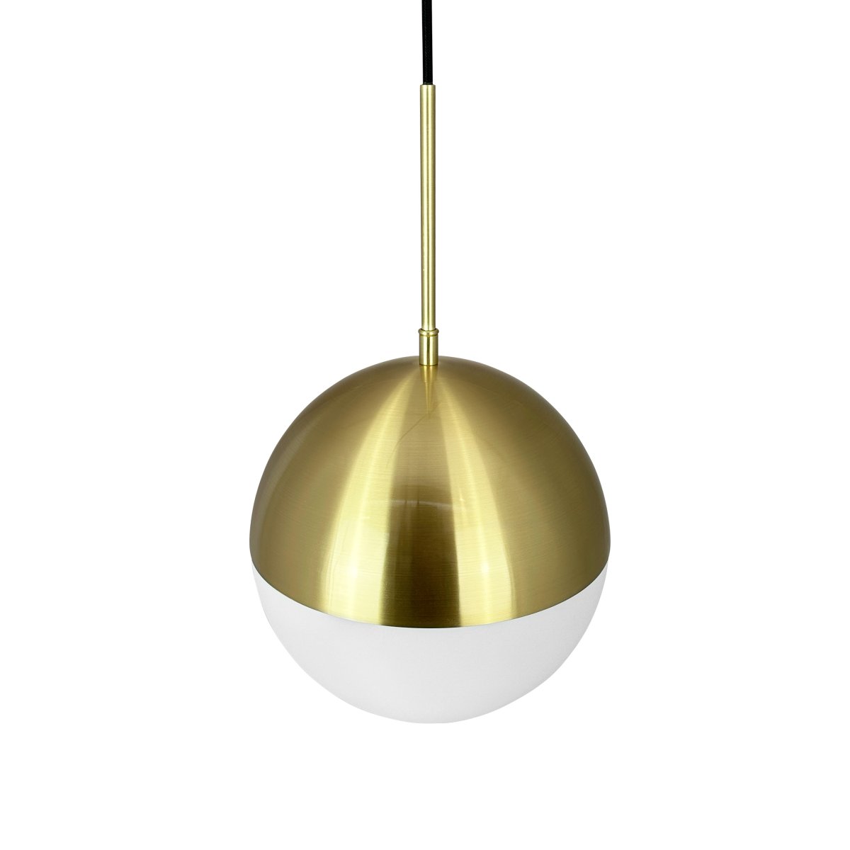 Nova Ø25 Laiton suspension De Dyberg Larsen - La suspension Nova est un exemple moderne de design danois, alliant &eacute;l&eacute;gance intemporelle et fonctionnalit&eacute;.