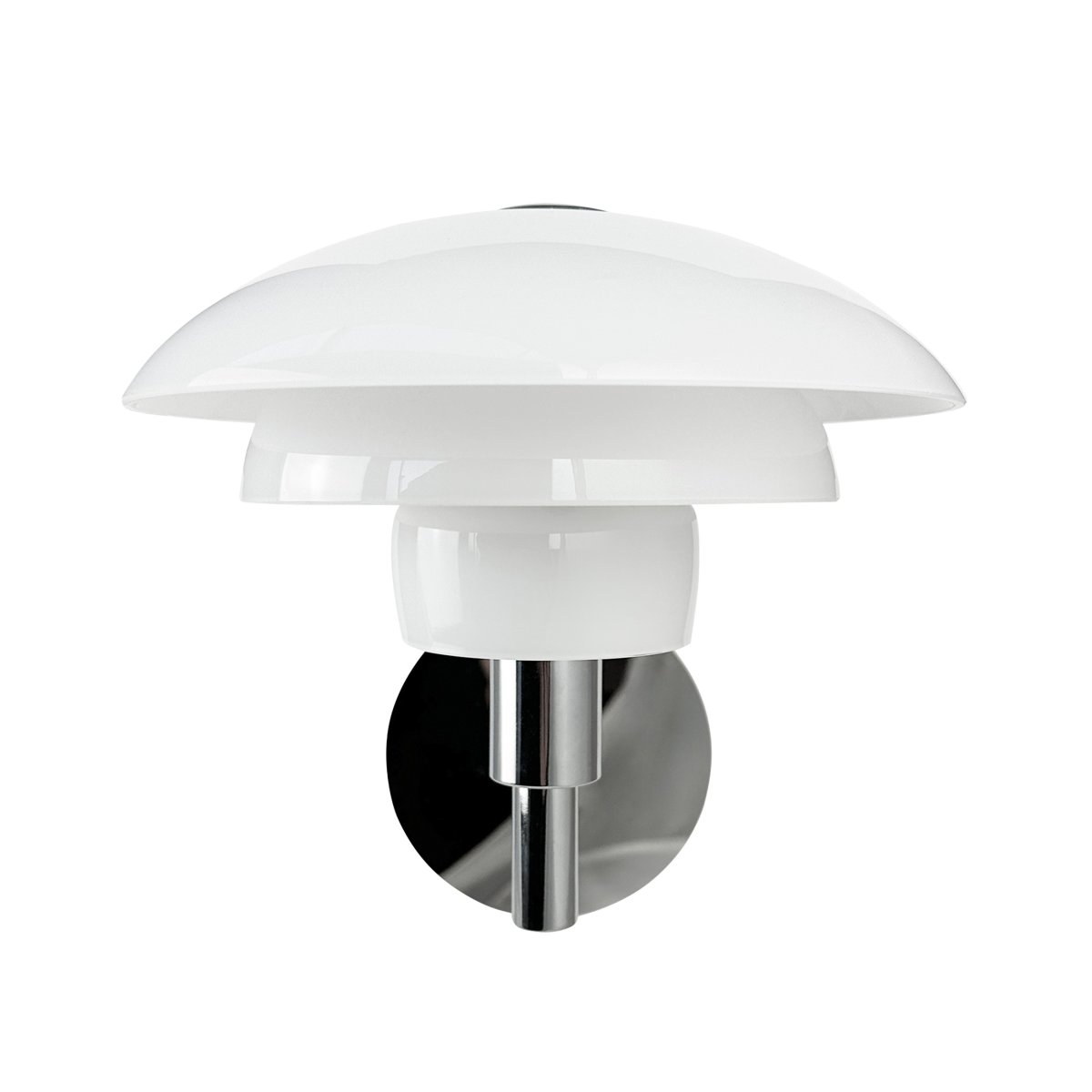 Morph Ø20 Chrome applique murale De Dyberg Larsen - L'applique murale Morph est fabriquée en verre opale blanc soufflé à la bouche avec un bras de lampe chromé et un support mural.