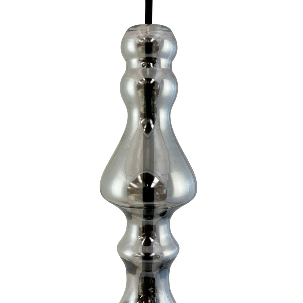 Lea Ø18 Fumée suspension De Dyberg Larsen - La suspension Lea est polyvalente et peut être utilisée en groupe dans un coin pour créer une œuvre d'art lumineuse accrocheuse, ou accrochée en groupe au-dessus d'une table pour créer l'atmosphère parfaite.