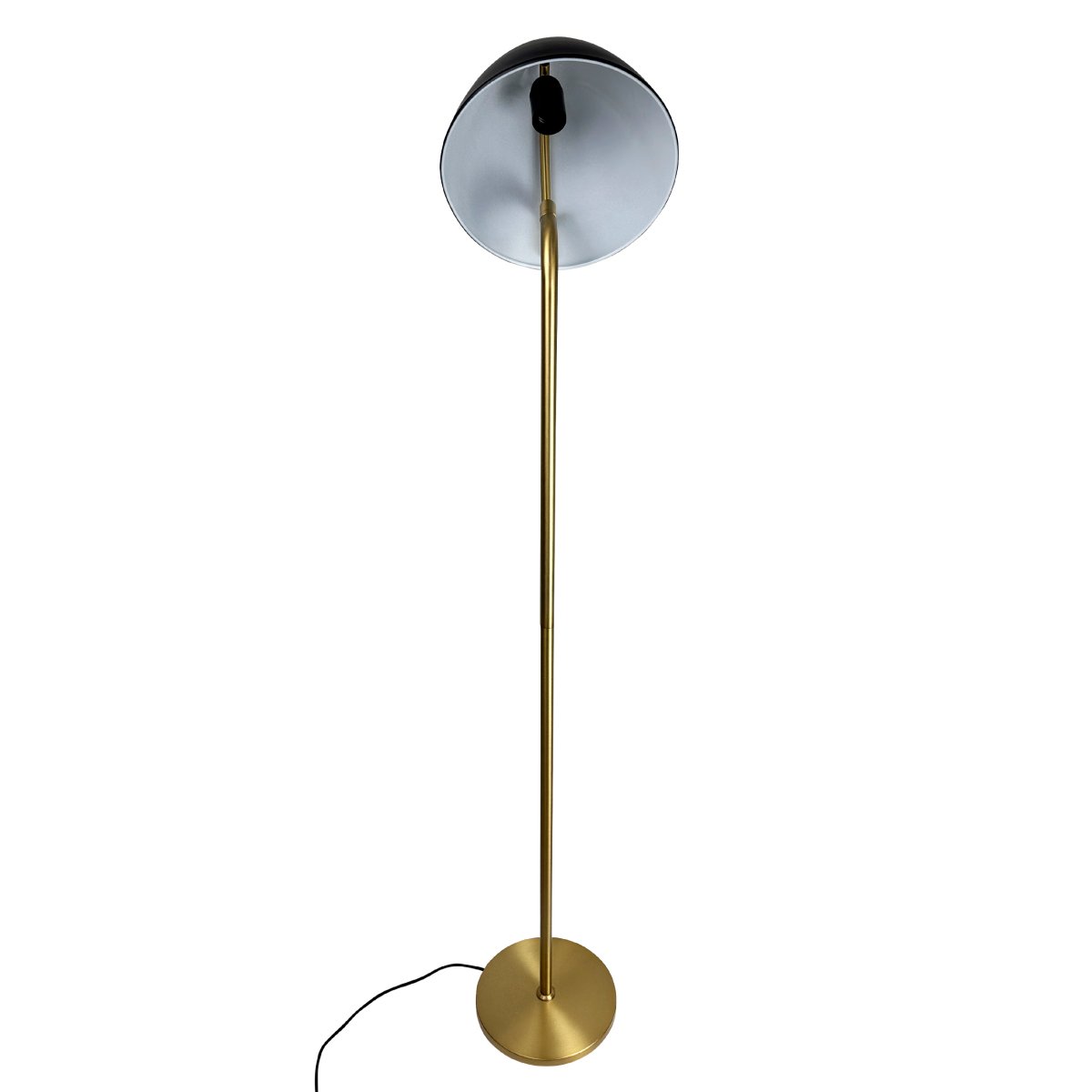 Oulu Laiton lampadaire De Dyberg Larsen - Le lampadaire OULU noir avec détails en laiton ajoute une touche moderne et élégante à votre intérieur.