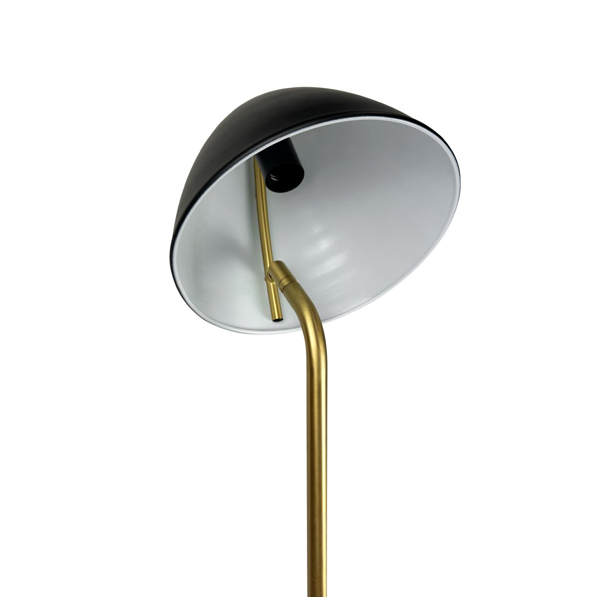 Oulu Laiton lampadaire De Dyberg Larsen - Le lampadaire OULU noir avec détails en laiton ajoute une touche moderne et élégante à votre intérieur.