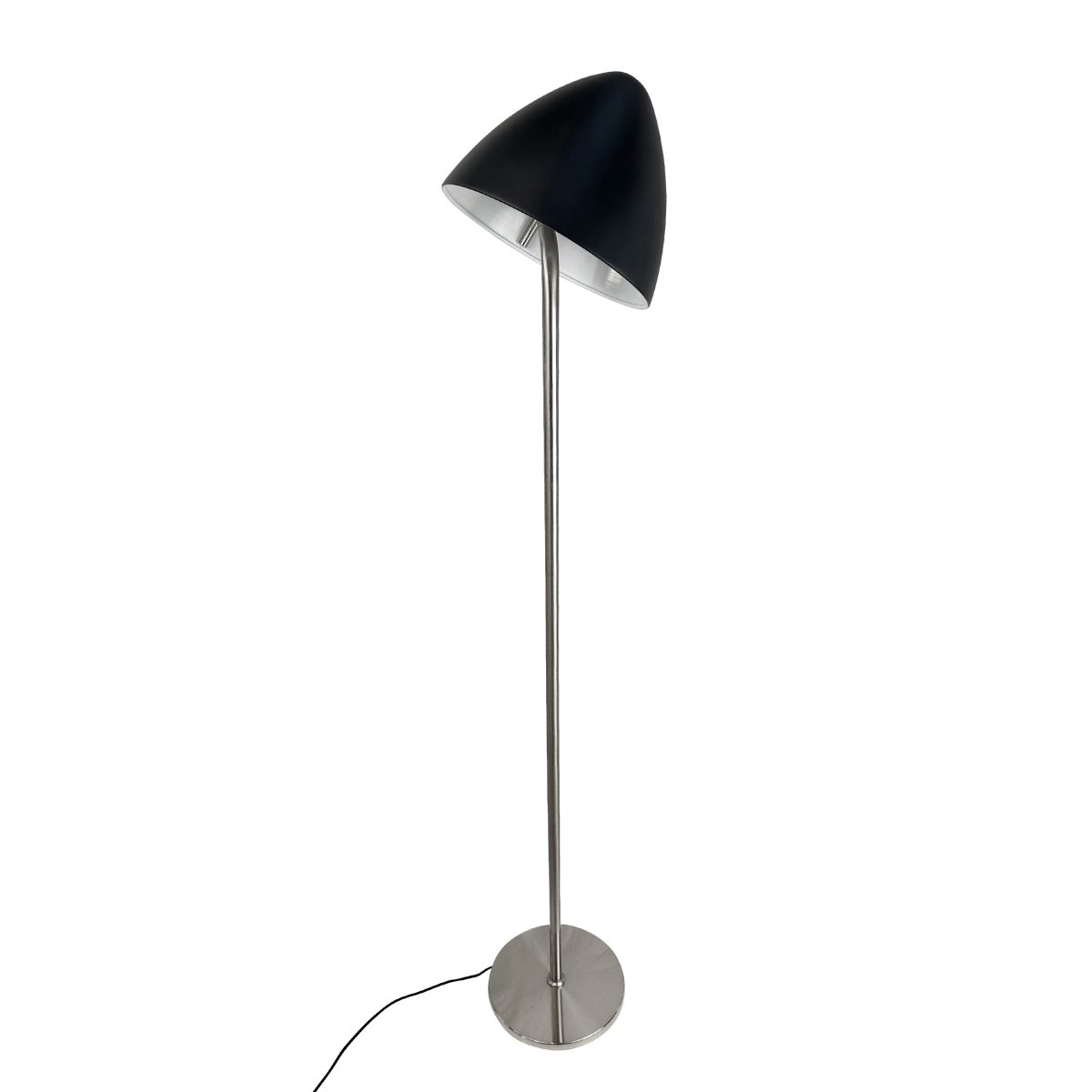 Oulu Acier brossé lampadaire De Dyberg Larsen - Le lampadaire OULU noir avec détails en acier brossé ajoute une touche moderne et élégante à votre intérieur.
