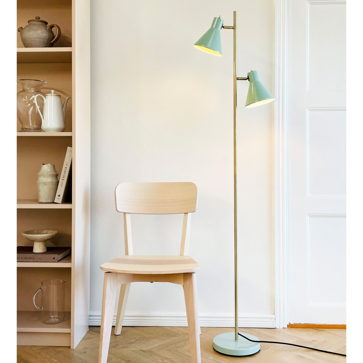 Sleep Menthe brillante lampadaire De Dyberg Larsen - Le lampadaire Sleep vert menthe est une solution d'&eacute;clairage &eacute;l&eacute;gante pour votre maison.