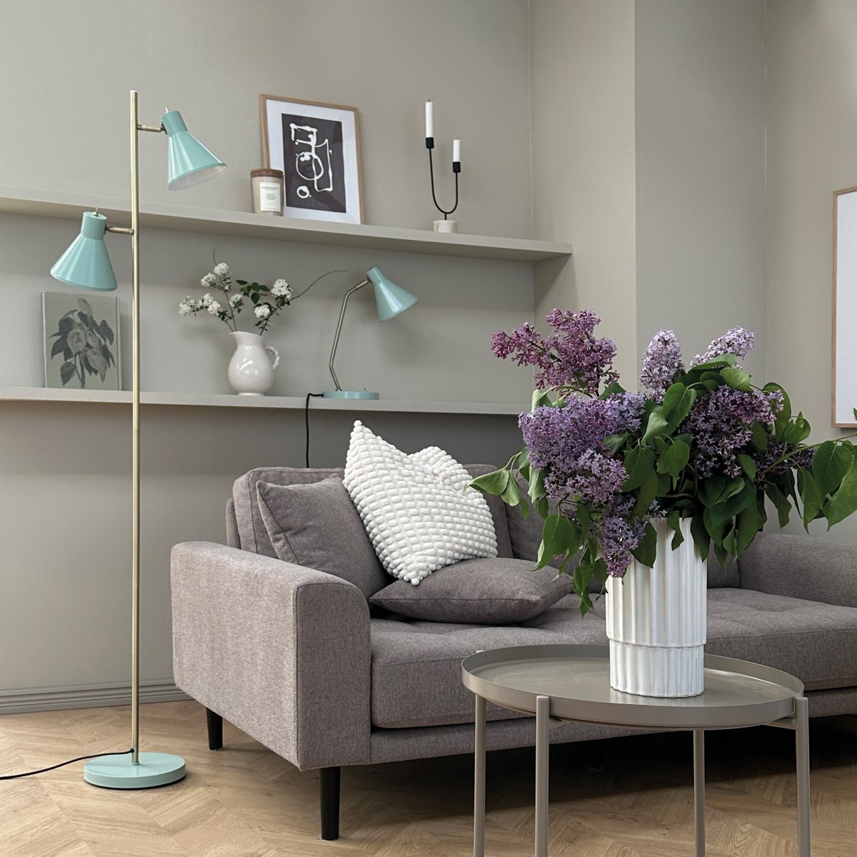 Sleep Menthe brillante lampadaire De Dyberg Larsen - Le lampadaire Sleep vert menthe est une solution d'&eacute;clairage &eacute;l&eacute;gante pour votre maison.