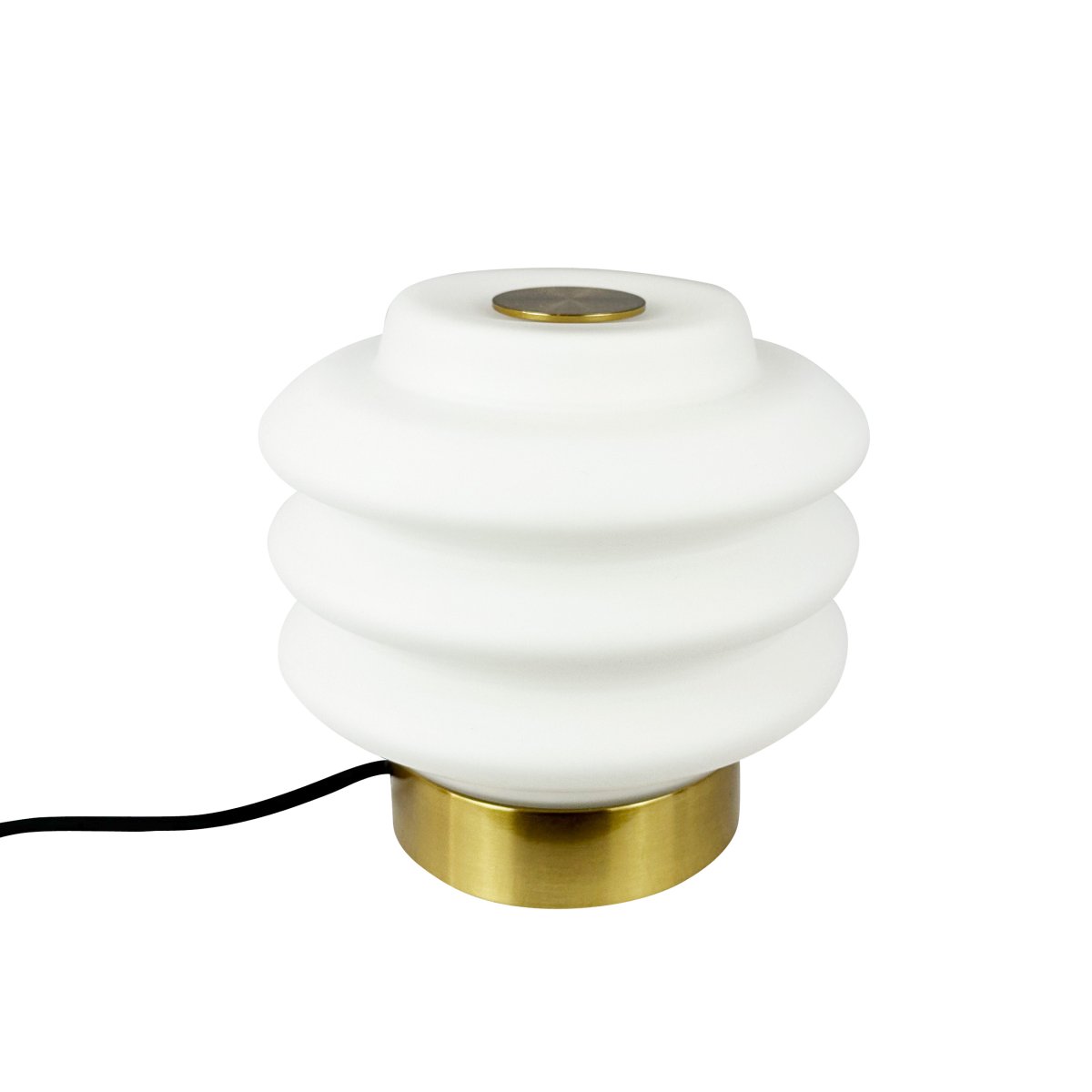 Diva 15cm Laiton lampe de table De Dyberg Larsen - Den elegant designade Diva bordslampan i m&auml;ssing ger en sofistikerad touch till varje hem och &auml;r ett konstverk som tillf&ouml;r liv och sk&ouml;nhet till rummet.