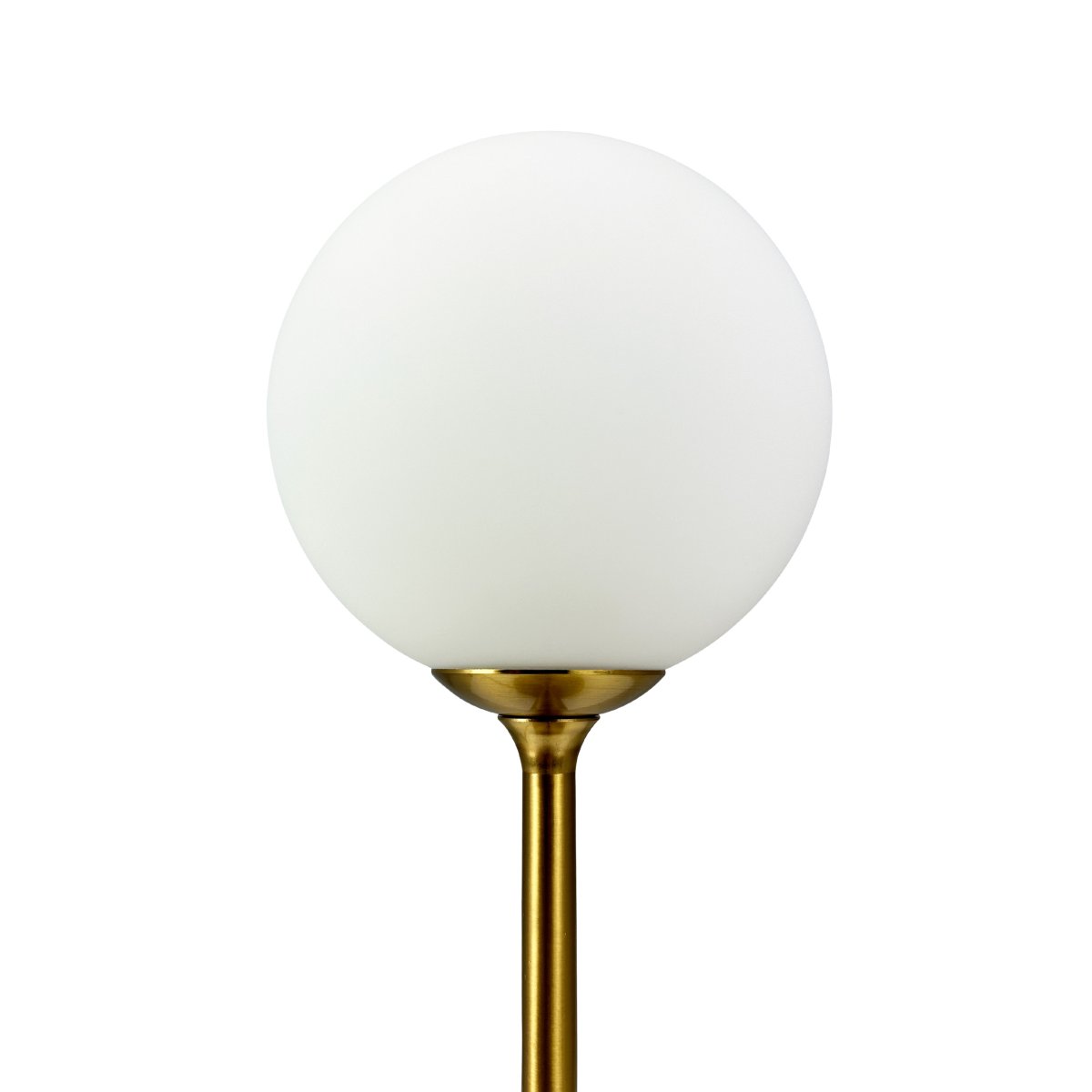 Sia 30cm Laiton lampe de table De Dyberg Larsen - Ajoutez une touche de style sophistiqué et intemporel à votre intérieur avec la lampe de table Sia, une belle création de Dyberg Larsen qui incarne le meilleur du design danois.