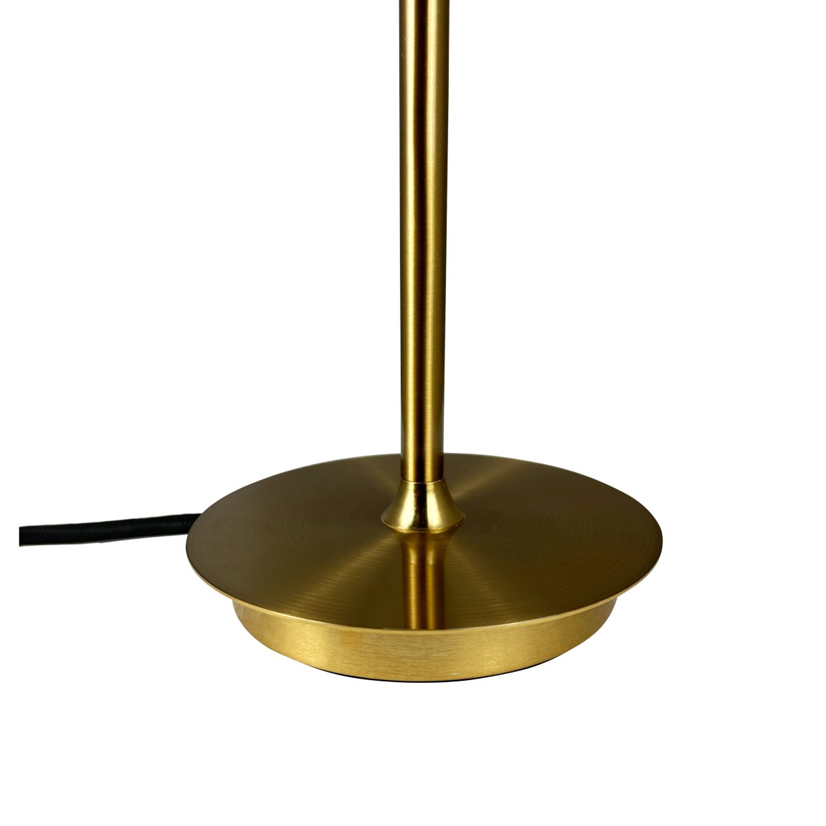 Sia 30cm Laiton lampe de table De Dyberg Larsen - Ajoutez une touche de style sophistiqué et intemporel à votre intérieur avec la lampe de table Sia, une belle création de Dyberg Larsen qui incarne le meilleur du design danois.