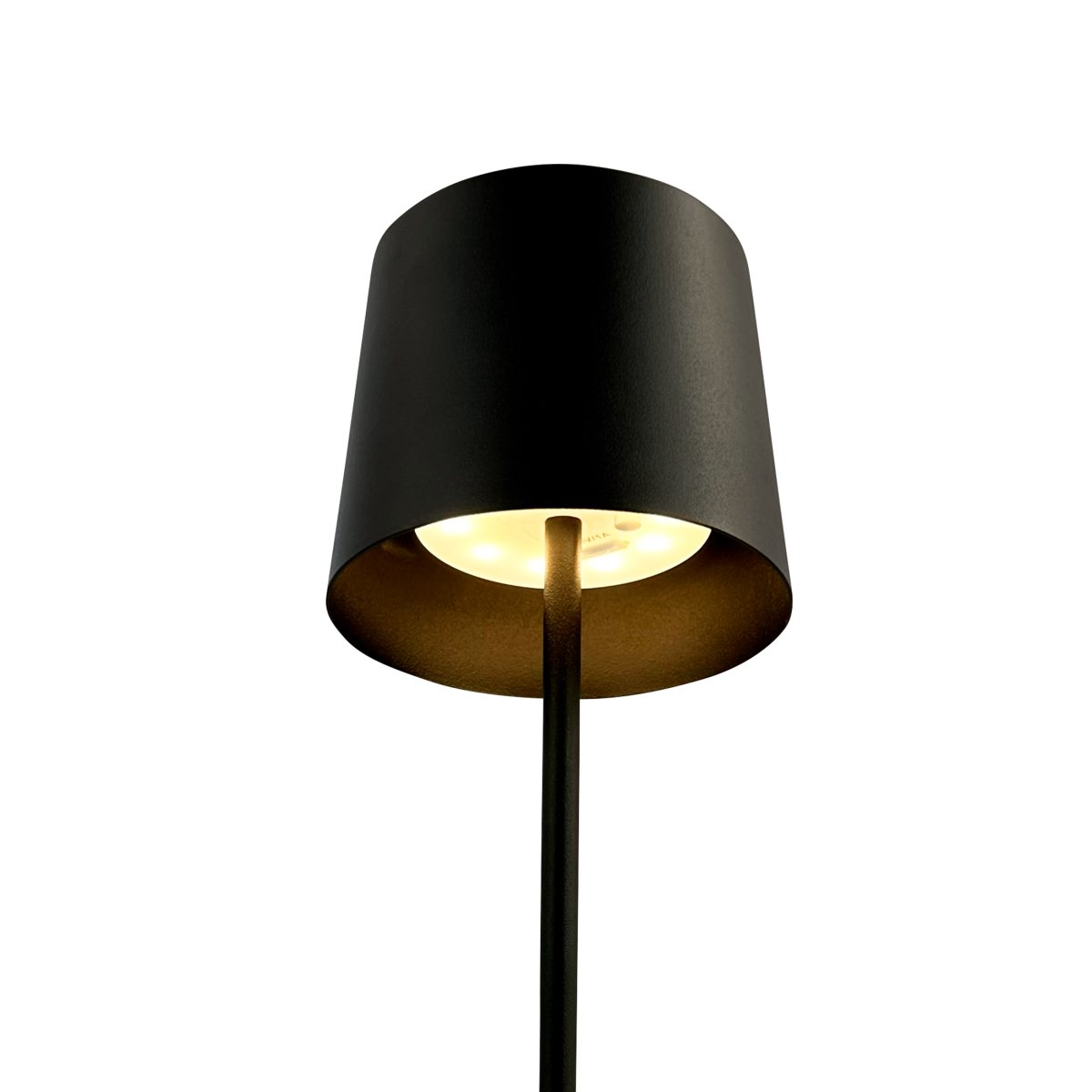 Karl 37cm Noir portable De Dyberg Larsen - Karl convient aussi bien &agrave; une utilisation int&eacute;rieure qu'ext&eacute;rieure et est facile &agrave; d&eacute;placer, ce qui le rend id&eacute;al aussi bien pour la maison que pour la terrasse.