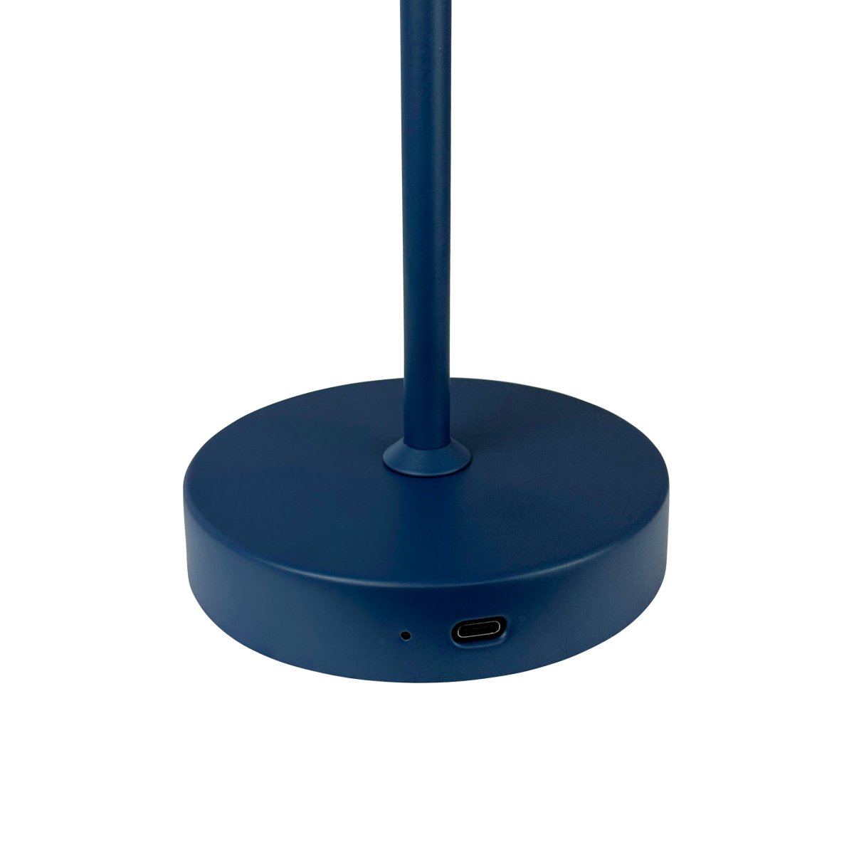 Stockholm 30cm Indigo portable De Dyberg Larsen - L'indicateur de batterie pratique indique clairement quand il est temps de charger et une fois compl&egrave;tement charg&eacute;, le voyant brille jusqu'&agrave; 6 heures sur une seule charge de batterie.
