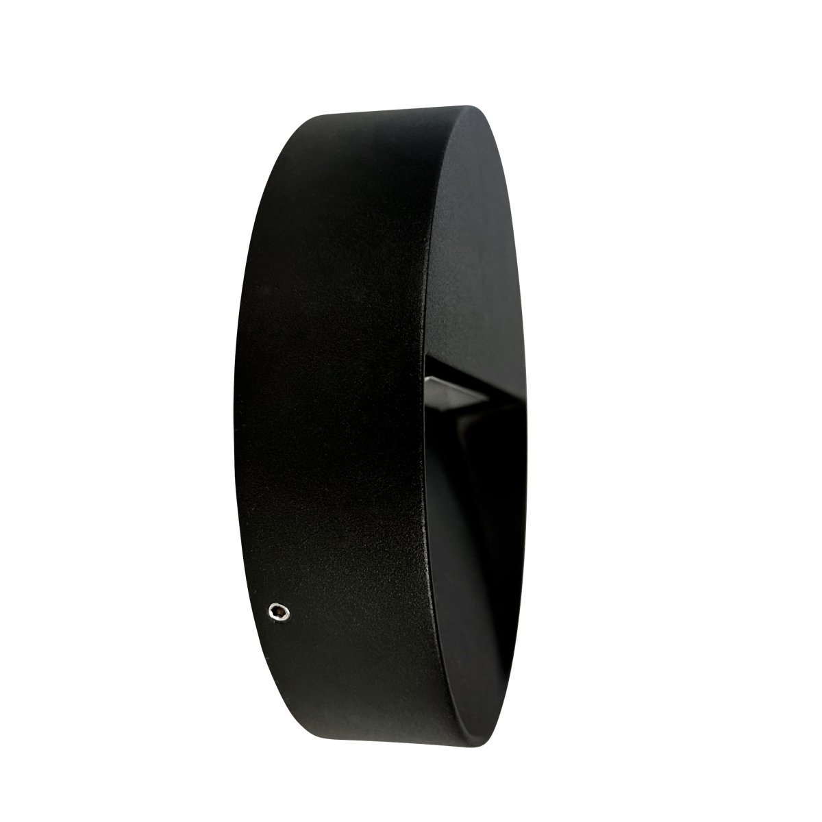 Pluto Noir lampe d’extérieur De Dyberg Larsen - Faisant partie du design danois, l'éclairage extérieur Pluto apporte non seulement une amélioration esthétique, mais contribue également à accroître la sécurité en améliorant la visibilité autour de la maison.