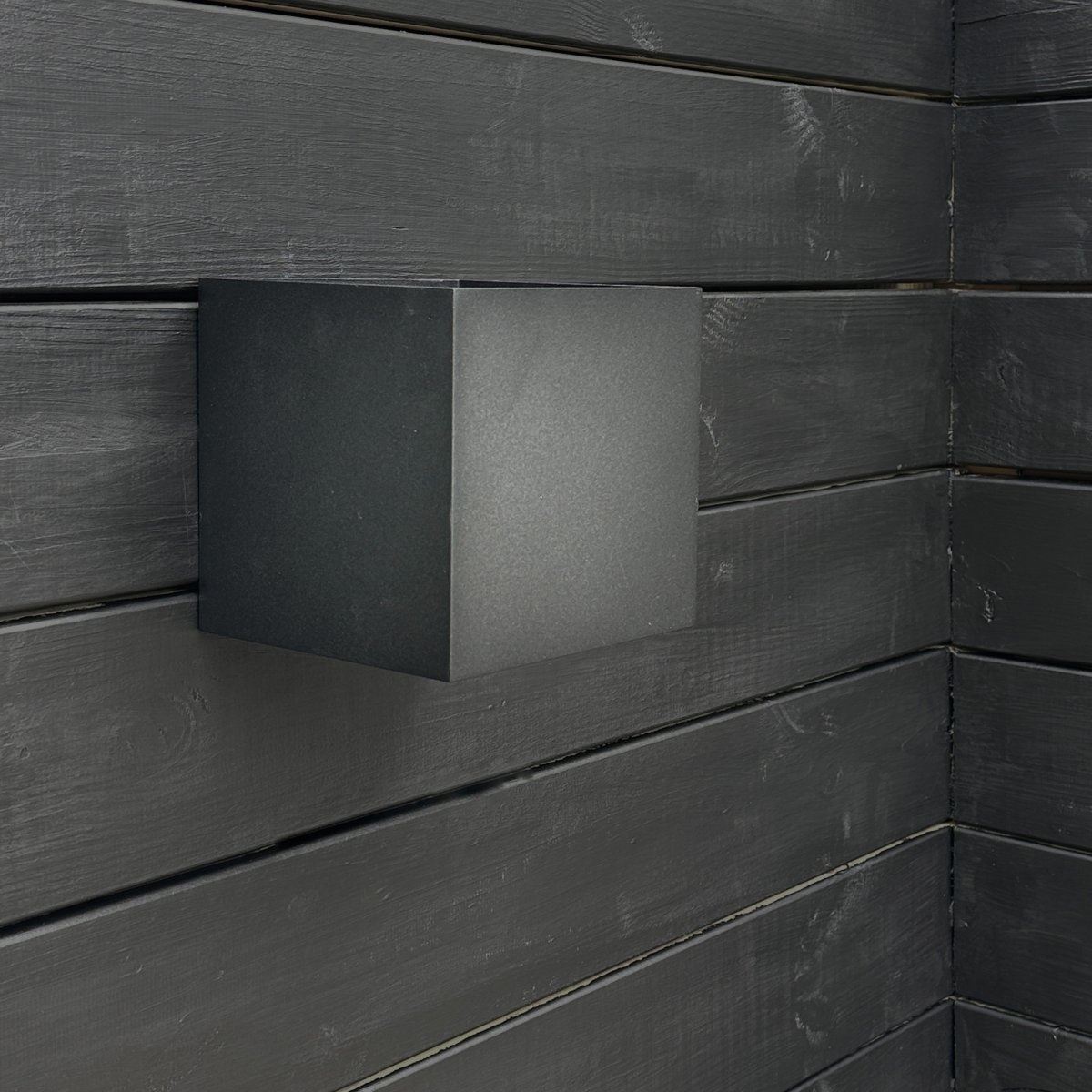 Venus Noir lampe d’extérieur De Dyberg Larsen - L'applique murale d'extérieur Venus est un choix élégant et moderne pour votre éclairage extérieur.