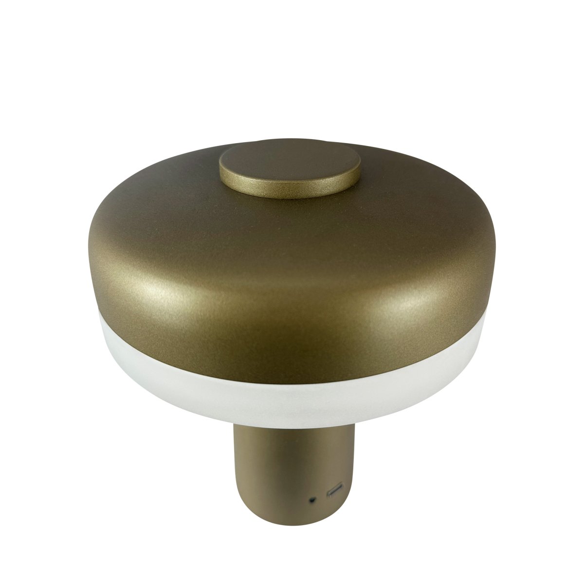 Porter 16cm Vert métallique portable De Dyberg Larsen - La lampe de table LED rechargeable Porter est une lampe moderne et fonctionnelle avec un design unique dans lequel la lumière vient du bord, offrant une lumière agréable et uniforme.