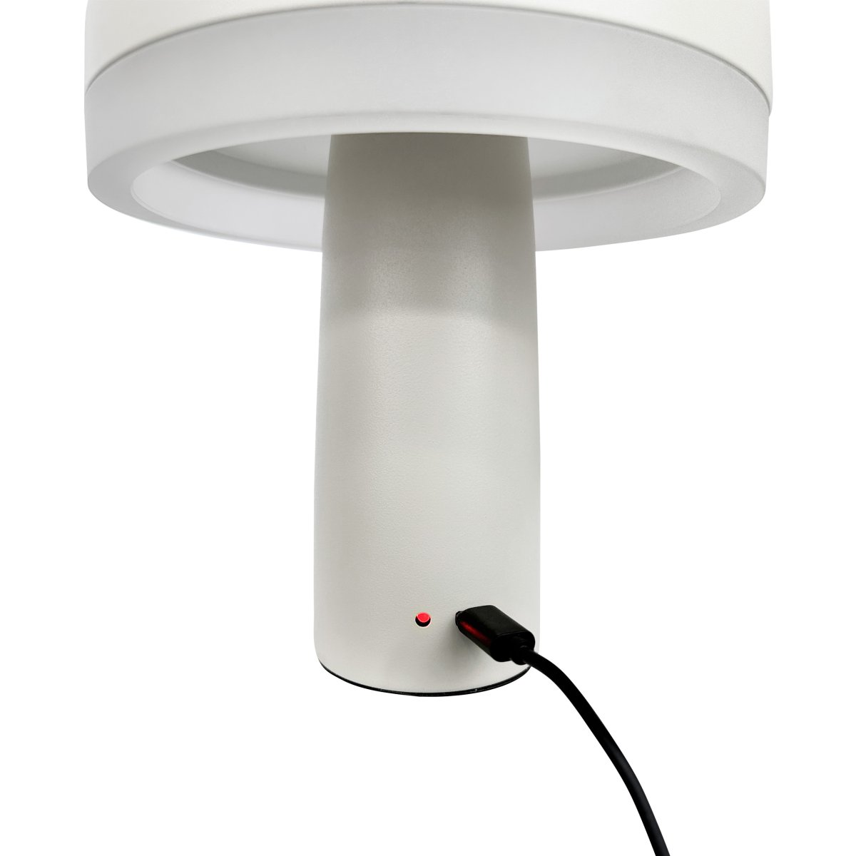 Porter 16cm Blanc perle portable De Dyberg Larsen - La lampe de table LED rechargeable Porter est une lampe moderne et fonctionnelle avec un design unique dans lequel la lumière vient du bord, offrant une lumière agréable et uniforme.
