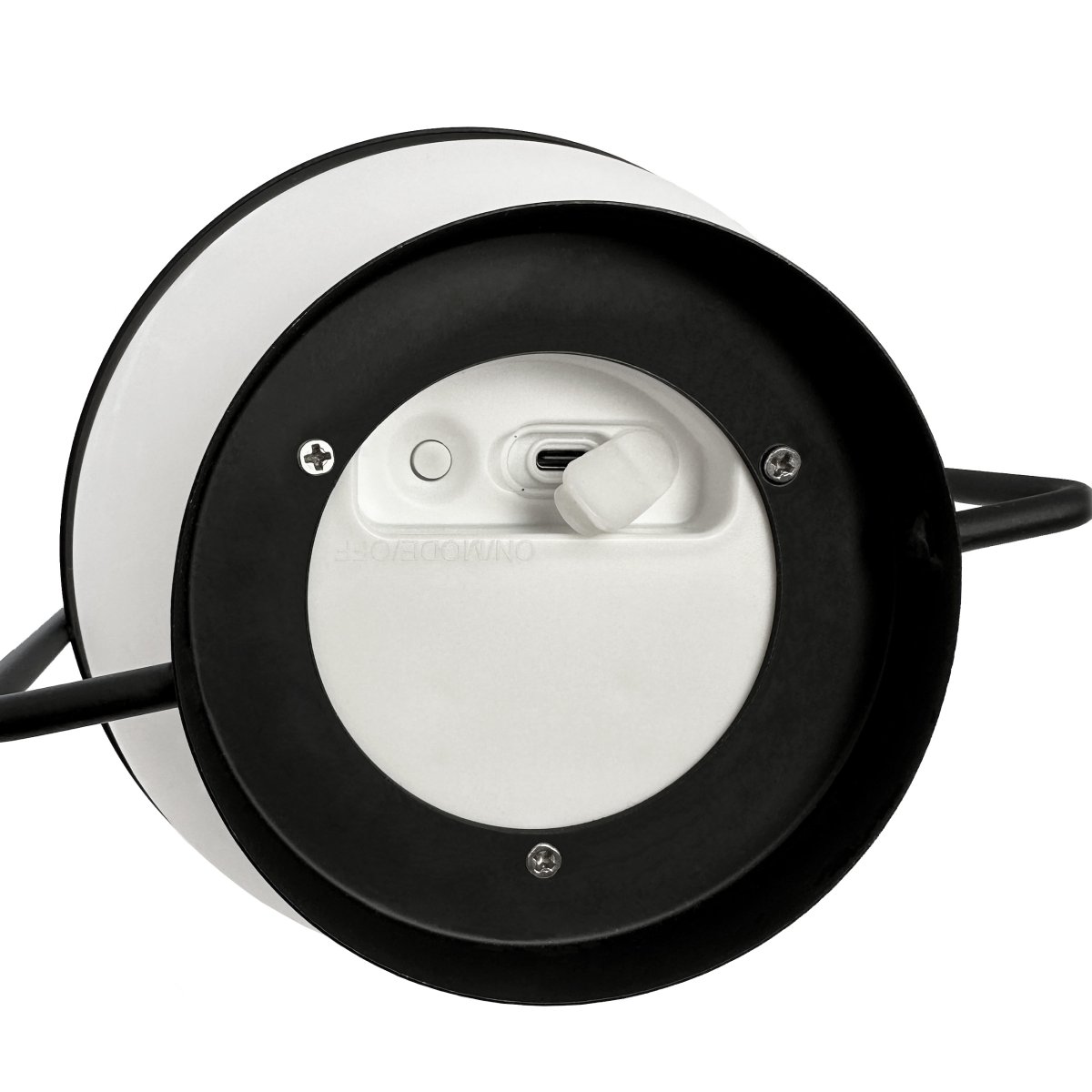 Summer 25cm Noir portable De Dyberg Larsen - Summer est une lampe LED rechargeable qui peut être chargée à la fois via le panneau solaire et USB, vous donnant de la lumière quand vous en avez besoin.