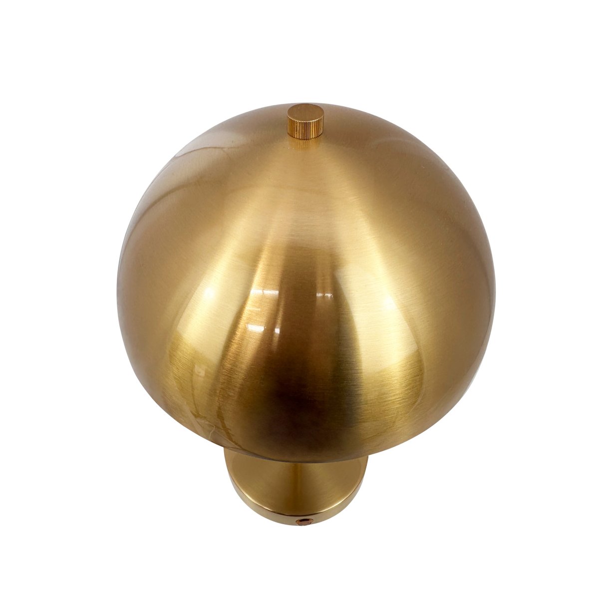 Stockholm 30cm Laiton antique portable De Dyberg Larsen - L'indicateur de batterie pratique indique clairement quand il est temps de charger et une fois compl&egrave;tement charg&eacute;, le voyant brille jusqu'&agrave; 6 heures sur une seule charge de batterie.