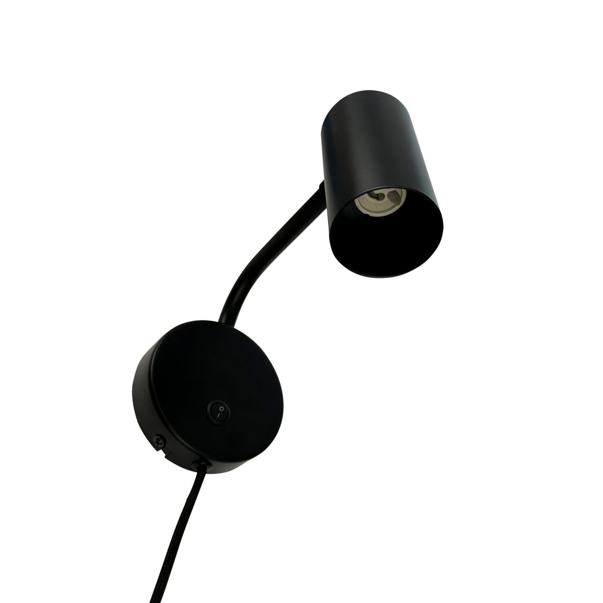 Skagerrak Noir lampe de lecture De Dyberg Larsen - L'interrupteur d'alimentation est situé sur la plaque murale et permet une manipulation facile, ce qui le rend parfait comme lampe de chevet ou lampe de lecture.