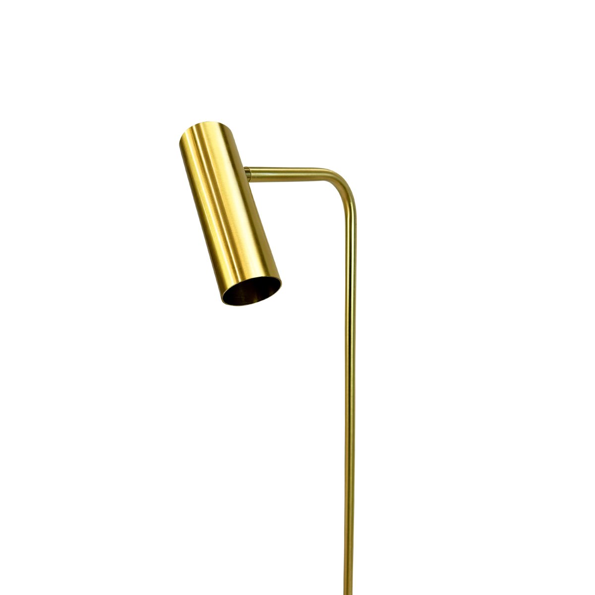 Skagerrak Laiton lampadaire De Dyberg Larsen - La lampe fournit une lumi&egrave;re douce et concentr&eacute;e qui cr&eacute;e une atmosph&egrave;re agr&eacute;able dans la maison.