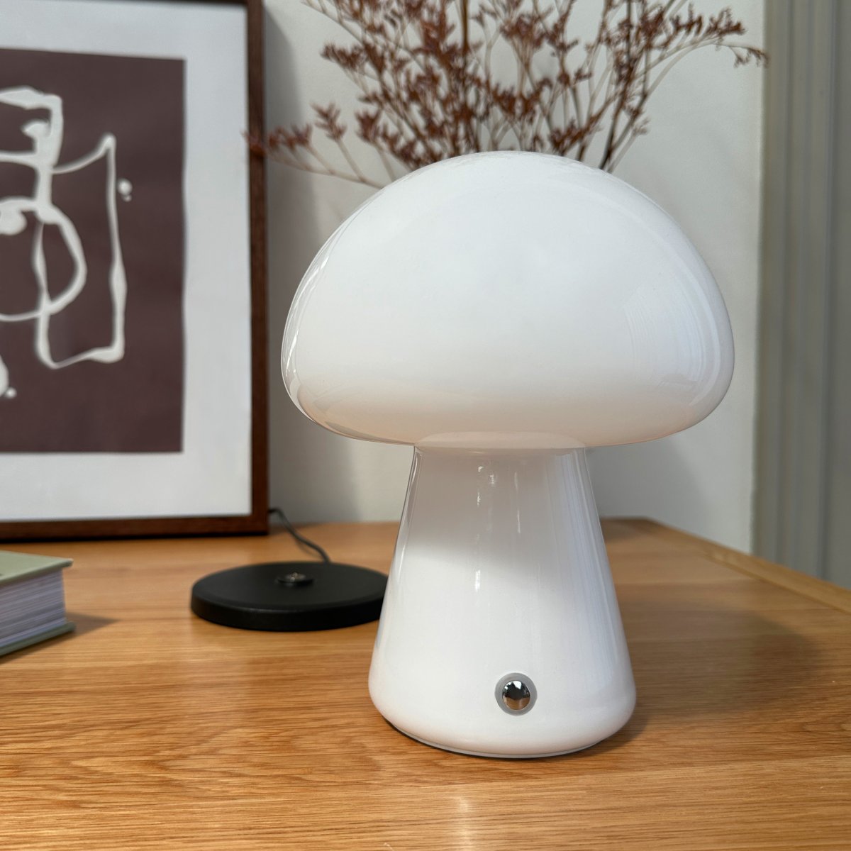Morkel 20cm Blanc portable De Dyberg Larsen - Grâce à sa taille compacte et à sa conception sans fil, il peut être facilement placé n'importe où, ce qui le rend idéal pour le salon, la chambre ou le bureau.
