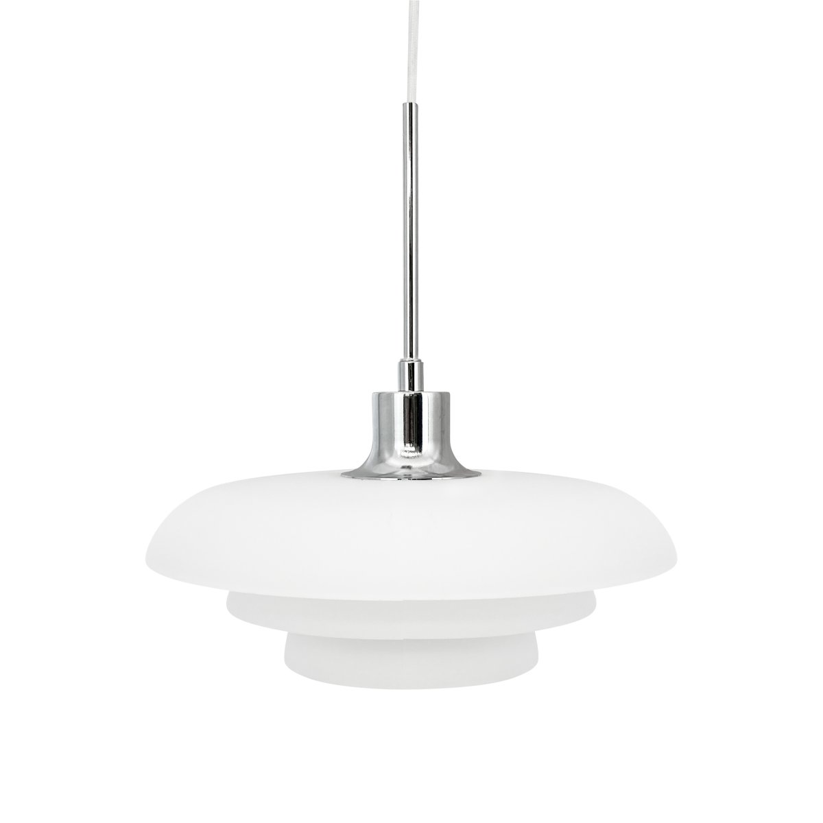Ava Ø30 Opale suspension De Dyberg Larsen - Ajoutez une touche de style &agrave; votre int&eacute;rieur avec la magnifique suspension Ava de Dyberg Larsen, un luminaire design danois qui allie simplicit&eacute; et &eacute;l&eacute;gance.