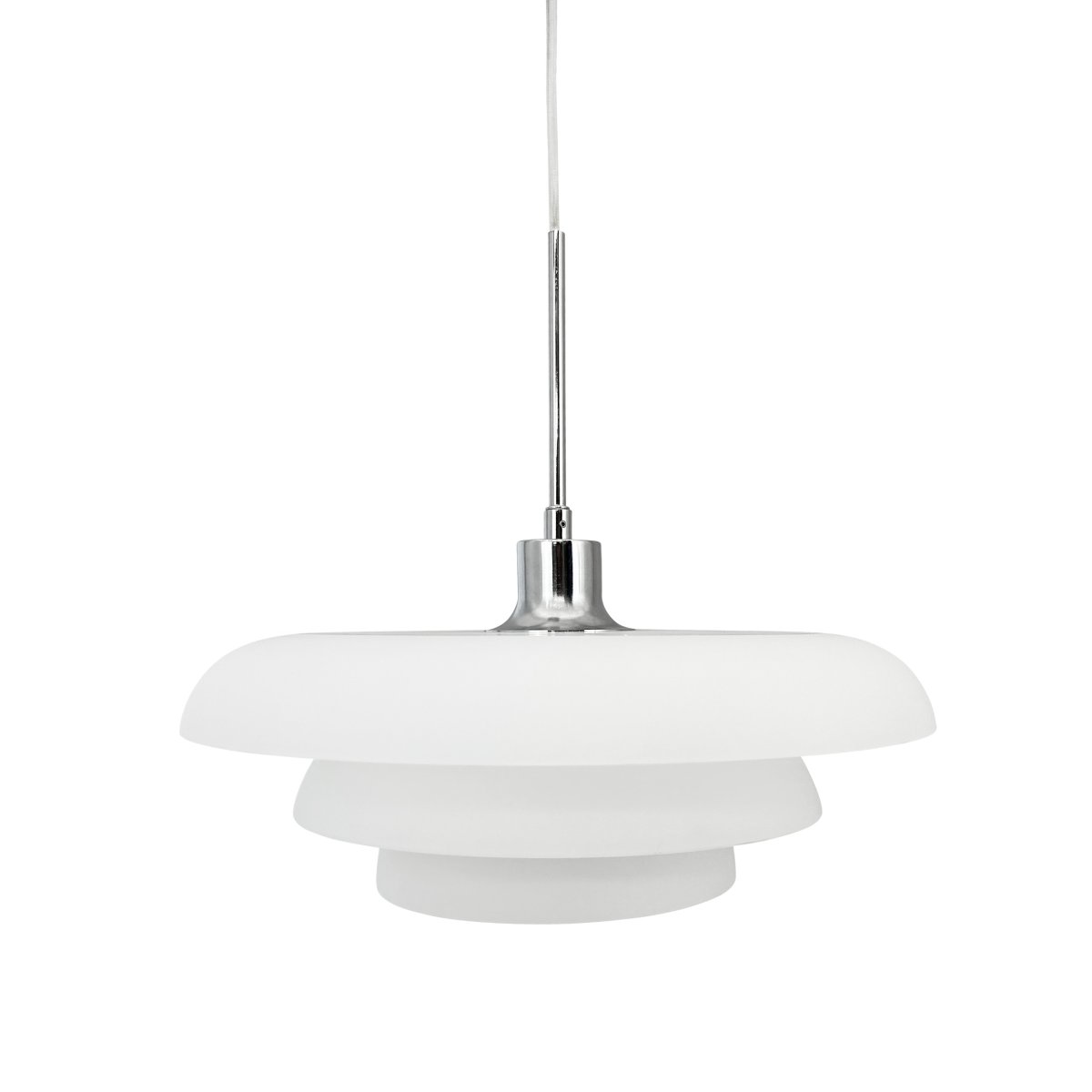 Ava Ø40 Opale suspension De Dyberg Larsen - Ajoutez une touche de style à votre intérieur avec la magnifique suspension Ava de Dyberg Larsen, un luminaire design danois qui allie simplicité et élégance.