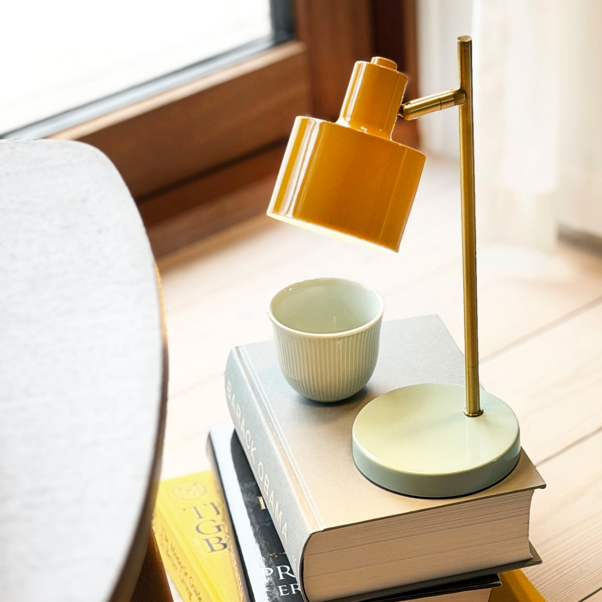 Ocean Mini 28cm Multicolore portable De Dyberg Larsen - L'Ocean Mini est une version compacte et rechargeable de la c&eacute;l&egrave;bre lampe de table, alliant design r&eacute;tro et fonctionnalit&eacute;s modernes.