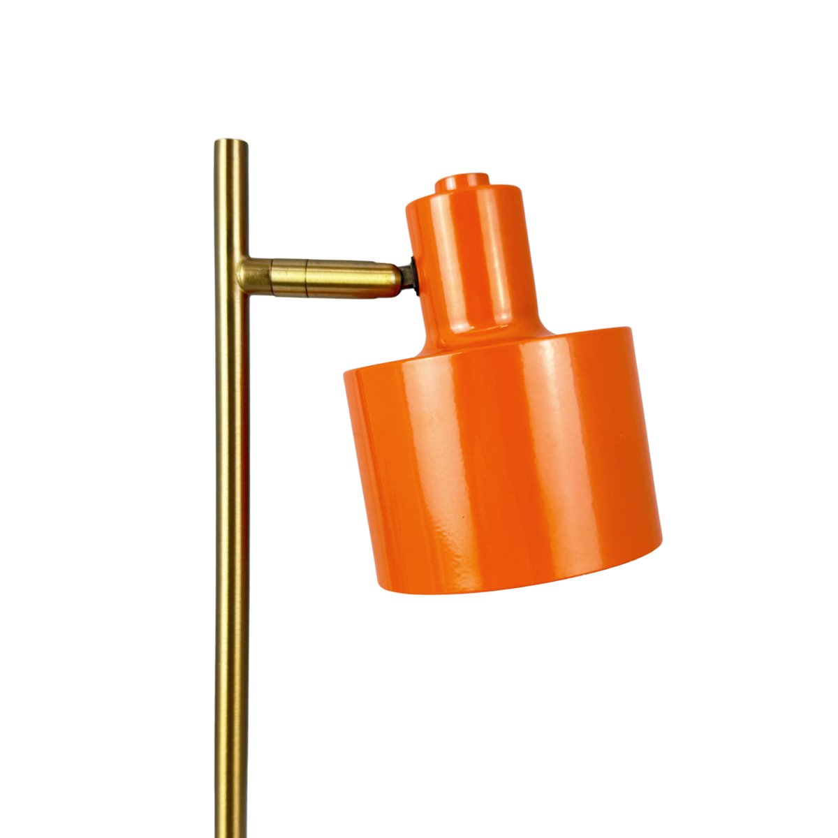 Ocean Mini 28cm Orange portable De Dyberg Larsen - L'Ocean Mini est une version compacte et rechargeable de la c&eacute;l&egrave;bre lampe de table, alliant design r&eacute;tro et fonctionnalit&eacute;s modernes.