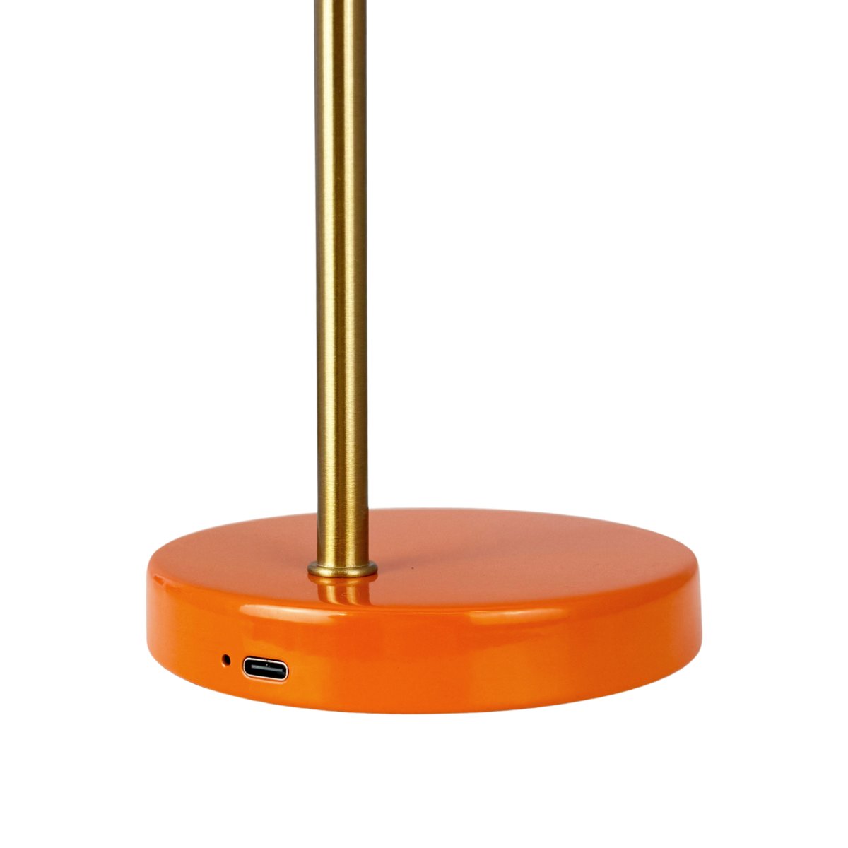 Ocean Mini 28cm Orange portable De Dyberg Larsen - L'Ocean Mini est une version compacte et rechargeable de la c&eacute;l&egrave;bre lampe de table, alliant design r&eacute;tro et fonctionnalit&eacute;s modernes.