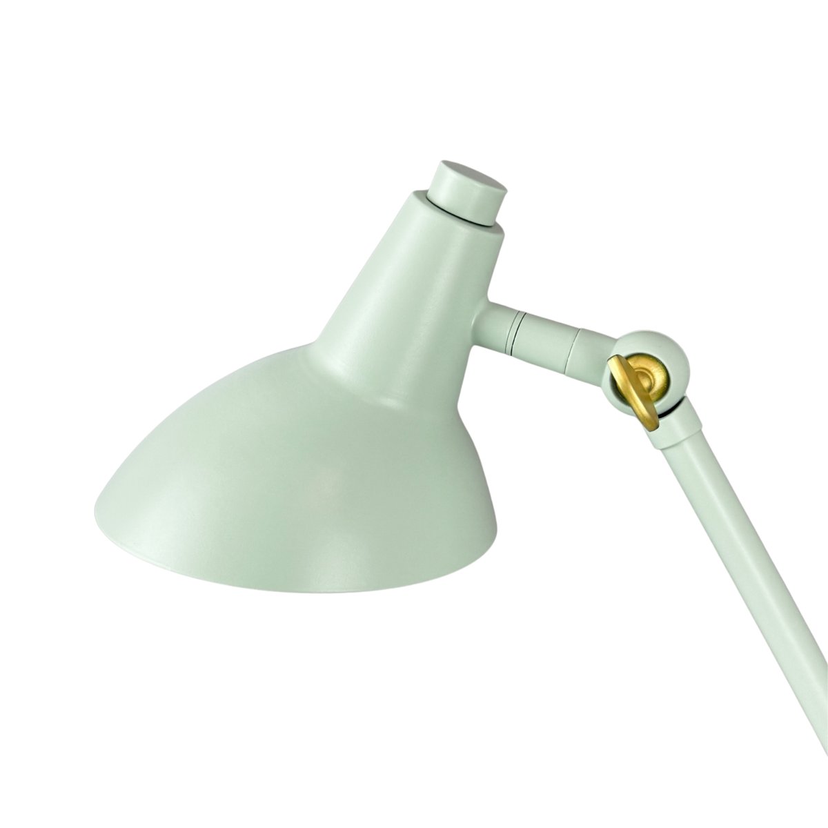 Vela 45cm Vert menthe lampe de bureau De Dyberg Larsen - Elle diffuse une lumi&egrave;re douce et cibl&eacute;e et trouve parfaitement sa place sur un bureau, une table de chevet ou une table basse.
