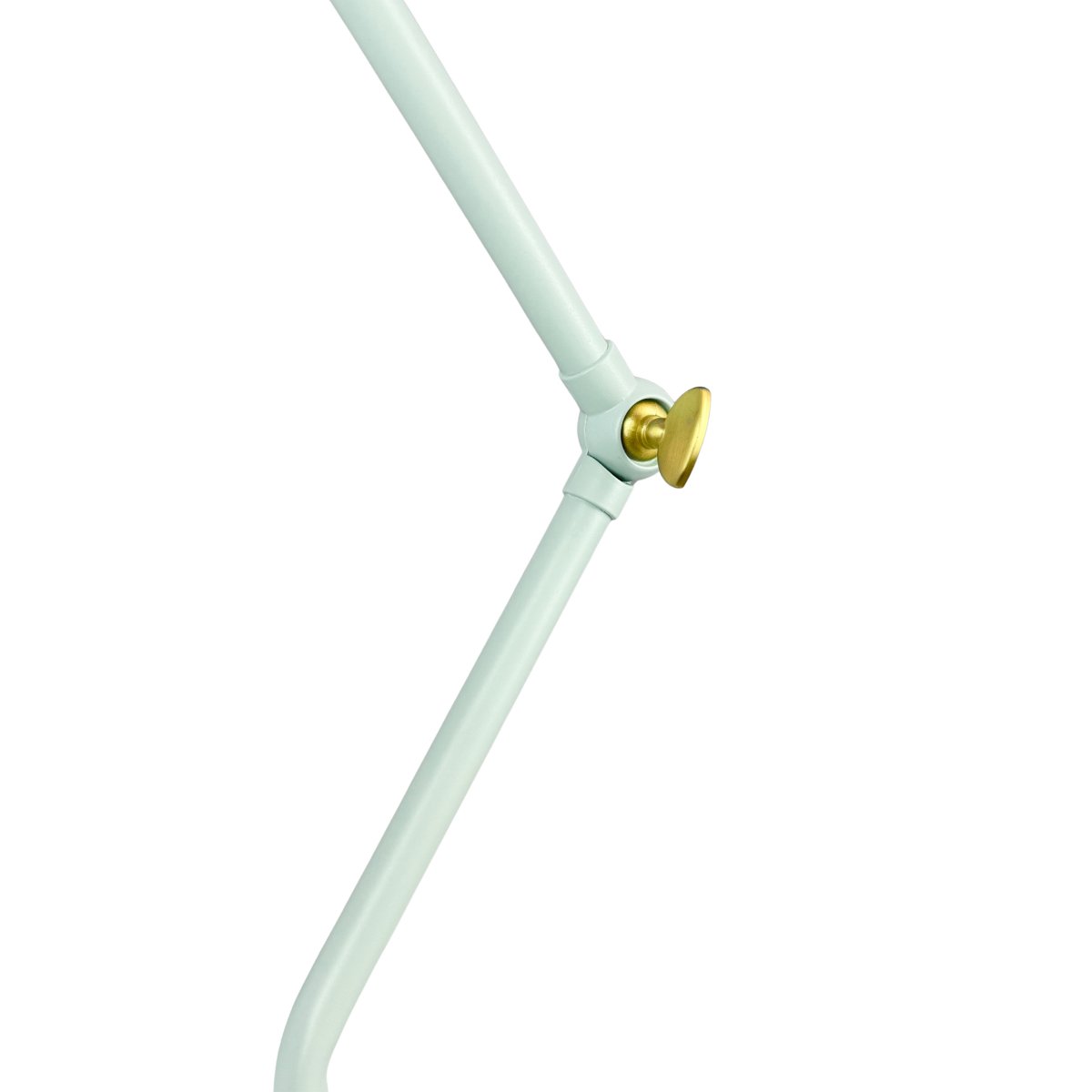 Vela 45cm Vert menthe lampe de bureau De Dyberg Larsen - Elle diffuse une lumi&egrave;re douce et cibl&eacute;e et trouve parfaitement sa place sur un bureau, une table de chevet ou une table basse.