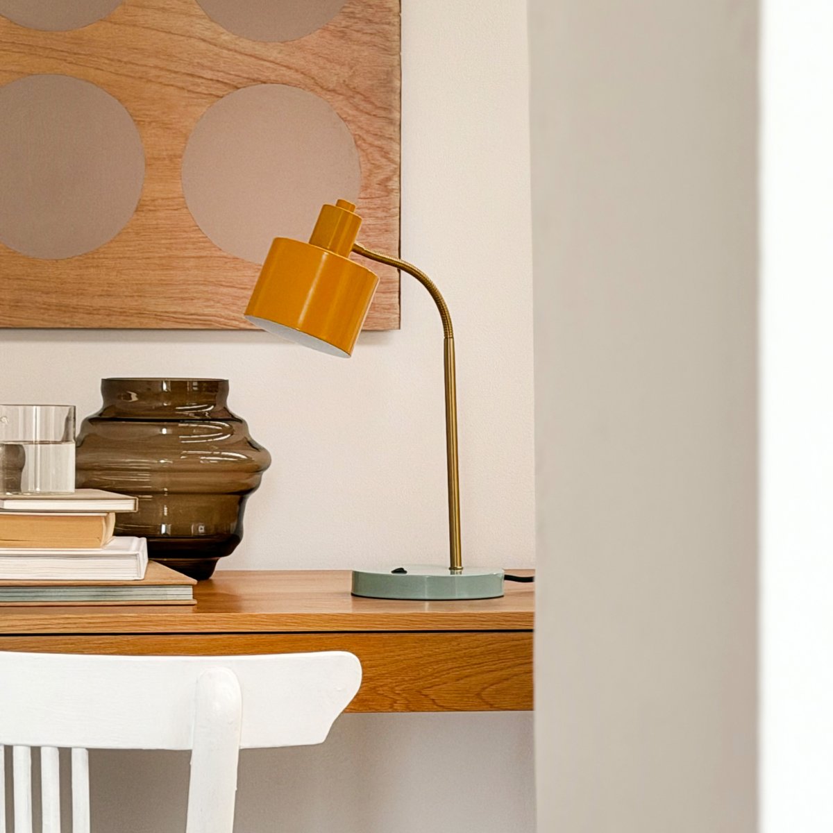 Ocean Flex 45cm Multicolore lampe de bureau De Dyberg Larsen - La lampe de table Ocean, coloris curry et turquoise, allie charme rétro et esthétique moderne.