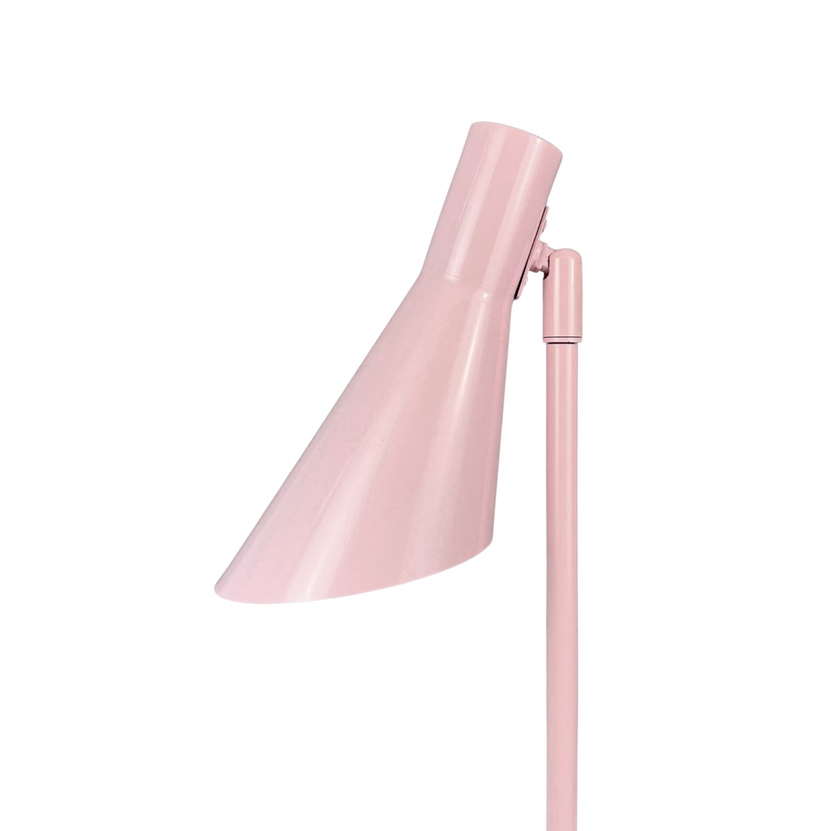 DL12 Mini 40cm Rose lampe de bureau De Dyberg Larsen - Elle est fournie avec un câble textile noir de 1,6 m, un interrupteur et une prise secteur.