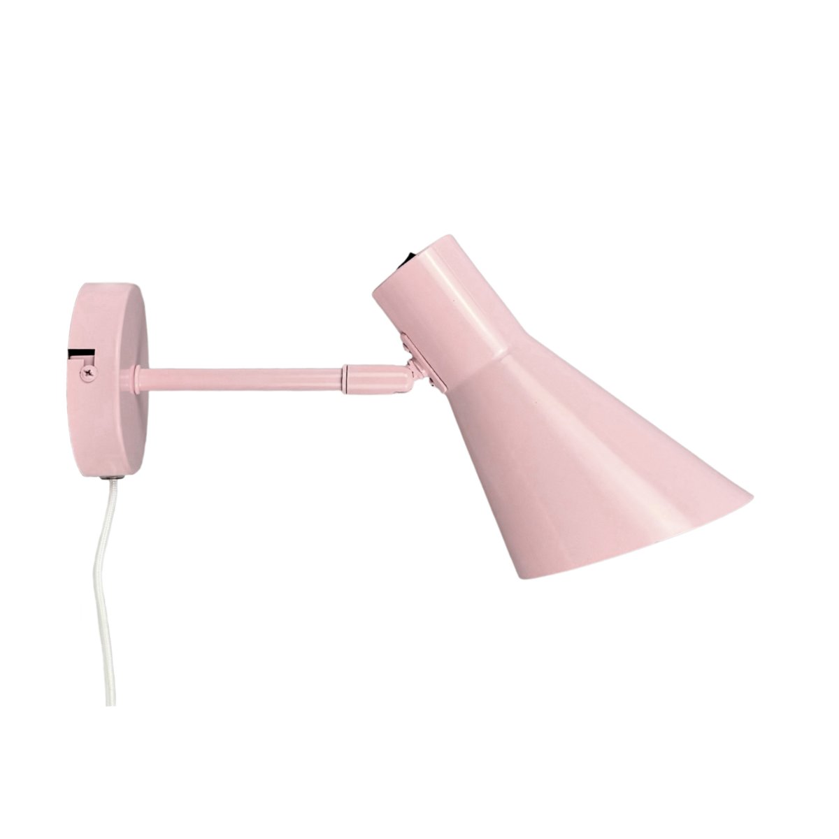 DL12 Rose lampe de lecture De Dyberg Larsen - Sa finition rose clair conf&egrave;re &agrave; la pi&egrave;ce une ambiance chaleureuse et diffuse une lumi&egrave;re agr&eacute;able et cibl&eacute;e.