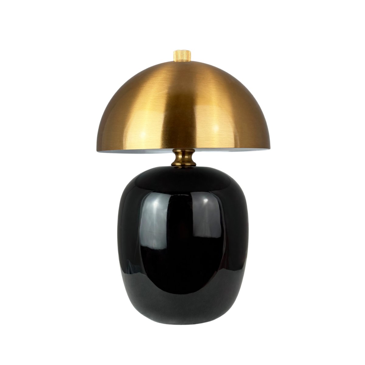 Manhatten 23cm Noir/laiton portable De Dyberg Larsen - La lampe se recharge compl&egrave;tement en environ 8 heures et offre jusqu'&agrave; 40 heures d'autonomie &agrave; faible intensit&eacute; et jusqu'&agrave; 8 heures &agrave; intensit&eacute; maximale.