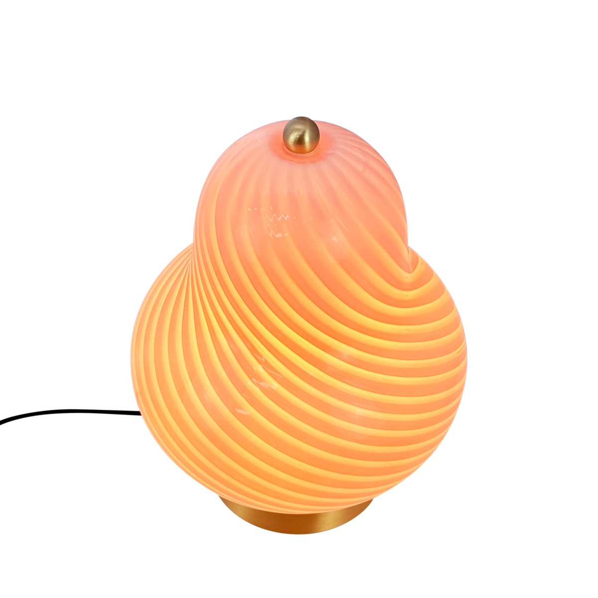 Lucy 20cm Rose lampe de table De Dyberg Larsen - La lampe en forme d'ampoule lui confère un aspect charmant et accrocheur, tandis que l'élégante base en laiton ajoute une sensation de luxe.