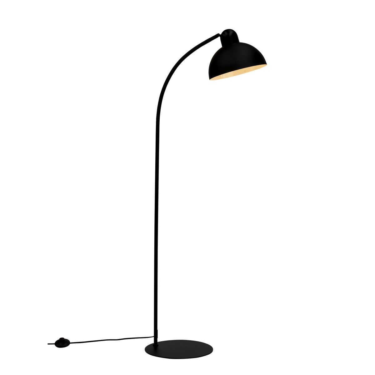 Eric Noir lampadaire De Dyberg Larsen - La base robuste de la lampe et sa finition noire mate créent un look intemporel idéal pour les espaces de vie et de travail.