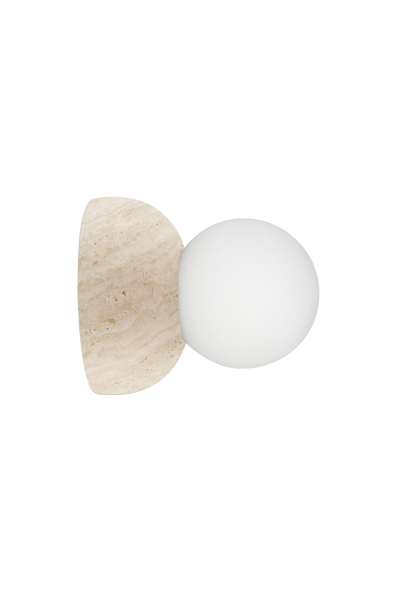 Torrano Ø13 Travertin beige lampe de salle de bain De Globen Lighting - Ce luminaire en pierre est complété par un abat-jour en verre blanc mat vissé.