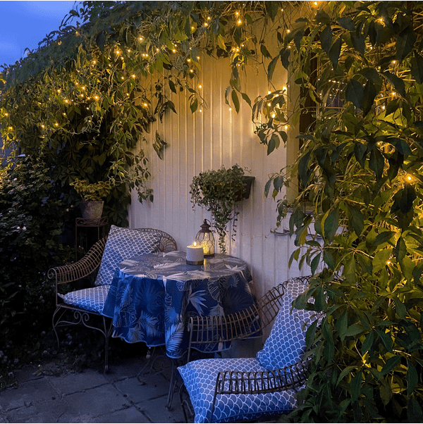 Guirlande Lumineuse En Glaçons Golden Warm White 6m Noir De Star Trading - Cha&icirc;ne de gla&ccedil;ons avec 240 lumi&egrave;res LED avec une belle lueur dor&eacute;e.