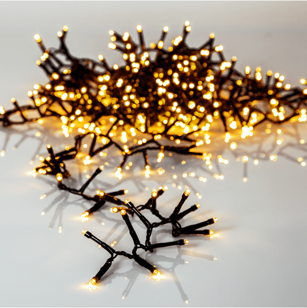 Guirlande Lumineuse Golden Warm White 24m Noir De Star Trading - La boucle mesure environ 24 m&egrave;tres de long et la distance entre les lumi&egrave;res est de 2 cm.