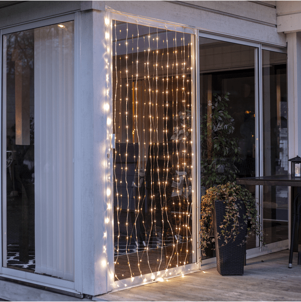 Rideau Lumineux Sherrie 2m Noir De Star Trading - Livr&eacute; avec c&acirc;ble de raccordement transparent de 5 m et transformateur.