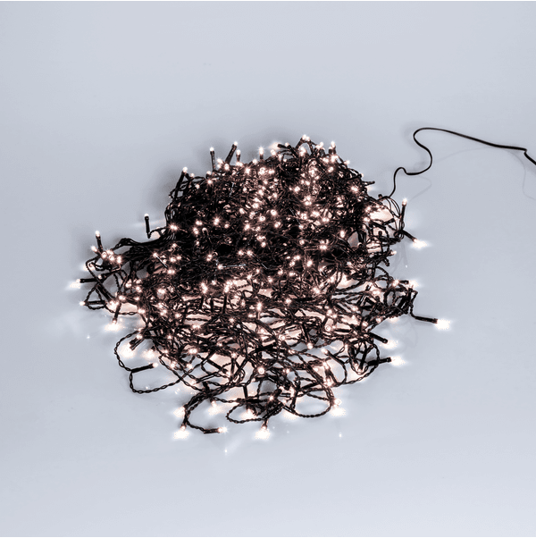 Guirlande Lumineuse En Glaçons Crispy Ice White 6m Noir De Star Trading - Crispy Ice White est une s&eacute;rie de base abordable avec une large gamme et la lueur plus froide est tr&egrave;s adapt&eacute;e aux environnements hivernaux.