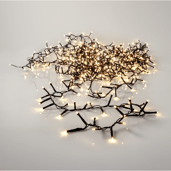Guirlande Lumineuse Shiny Warm White 16m Noir De Star Trading - La boucle mesure environ 16 m&egrave;tres de long et la distance entre les lumi&egrave;res est de 2 cm.