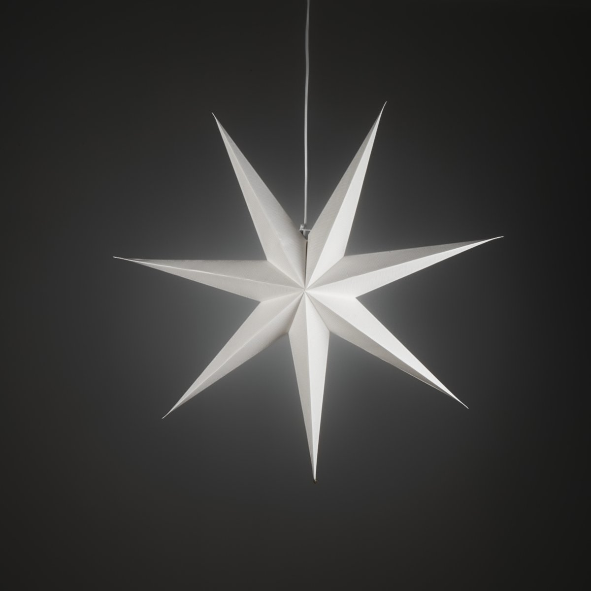 Étoile En Papier Ø78 Blanc De Konstsmide - Son design simple et raffin&eacute; diffuse une lumi&egrave;re douce et agr&eacute;able, cr&eacute;ant une atmosph&egrave;re harmonieuse pendant l'Avent et No&euml;l.