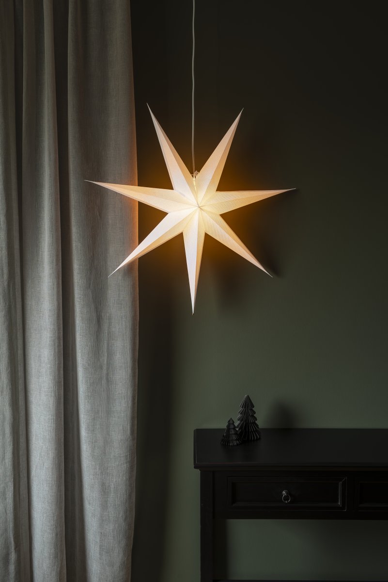Étoile En Papier Ø78 Blanc De Konstsmide - Son design simple et raffin&eacute; diffuse une lumi&egrave;re douce et agr&eacute;able, cr&eacute;ant une atmosph&egrave;re harmonieuse pendant l'Avent et No&euml;l.