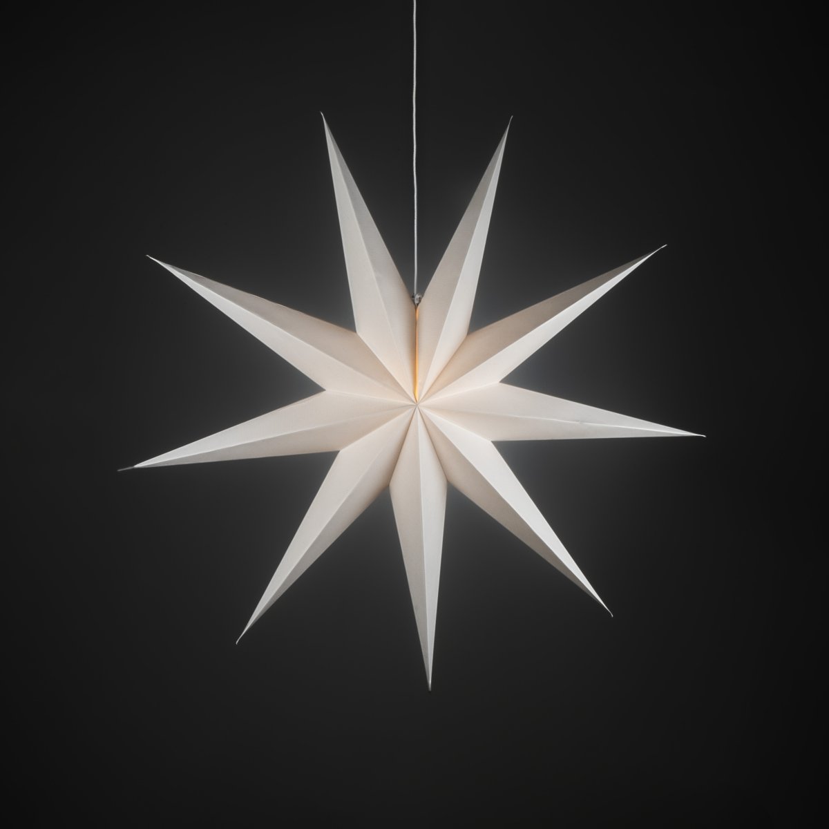 Étoile en papier Ø115 Blanc De Konstsmide - Son design simple et raffin&eacute; diffuse une lumi&egrave;re douce et agr&eacute;able, cr&eacute;ant une atmosph&egrave;re harmonieuse pendant l'Avent et No&euml;l.