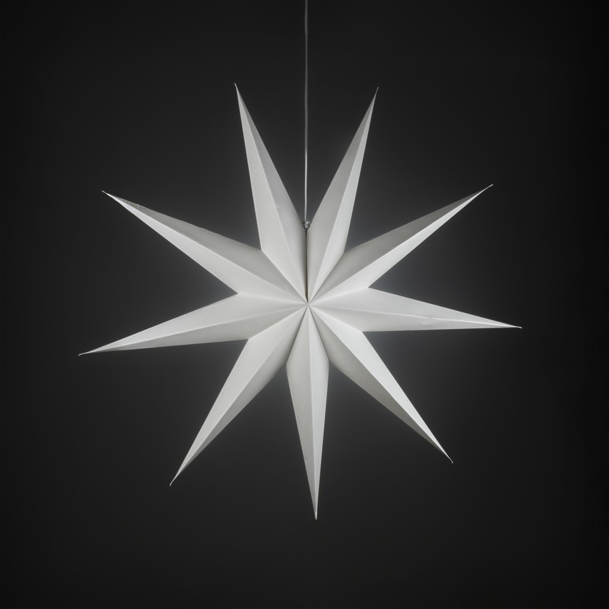 Étoile en papier Ø115 Blanc De Konstsmide - Son design simple et raffin&eacute; diffuse une lumi&egrave;re douce et agr&eacute;able, cr&eacute;ant une atmosph&egrave;re harmonieuse pendant l'Avent et No&euml;l.