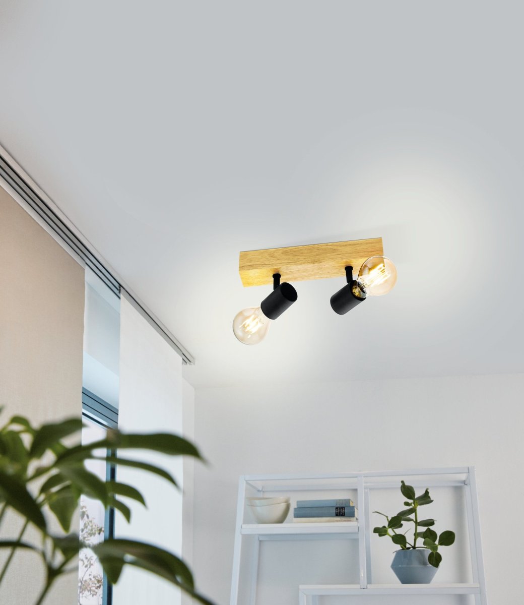 Townshend 2 Bois spot De Eglo - Id&eacute;al pour les cuisines, les couloirs ou les salons o&ugrave; l'on appr&eacute;cie un &eacute;clairage &agrave; la fois &eacute;l&eacute;gant et pratique.